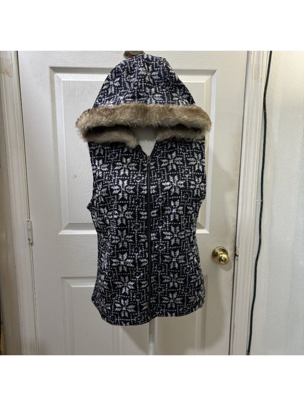 Talbots Fair Isle knitted  Vest Blue White Hooded Faux Fur Trim Zip Pockets LP